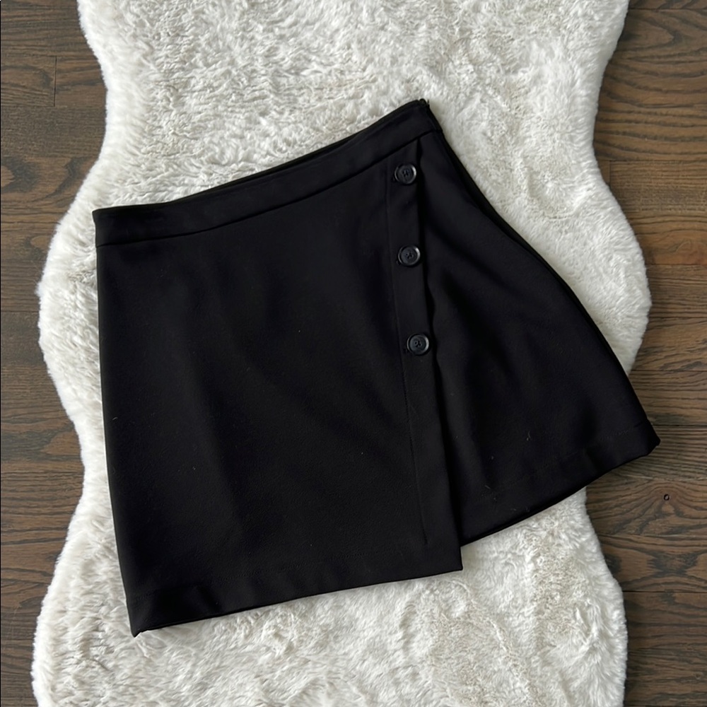 Banana Republic Black Button-Front Detail Skirt size 4